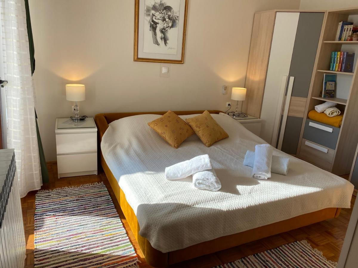 Family Apartments Vesna- 100 M Beach -Center Цриквениця Екстер'єр фото