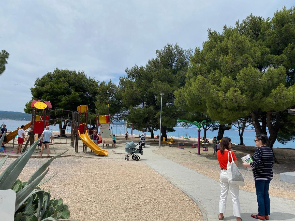 Family Apartments Vesna- 100 M Beach -Center Цриквениця Екстер'єр фото