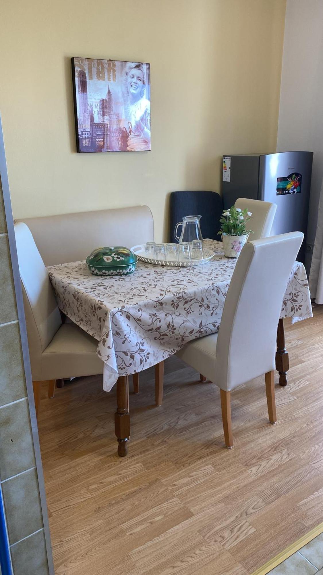 Family Apartments Vesna- 100 M Beach -Center Цриквениця Екстер'єр фото