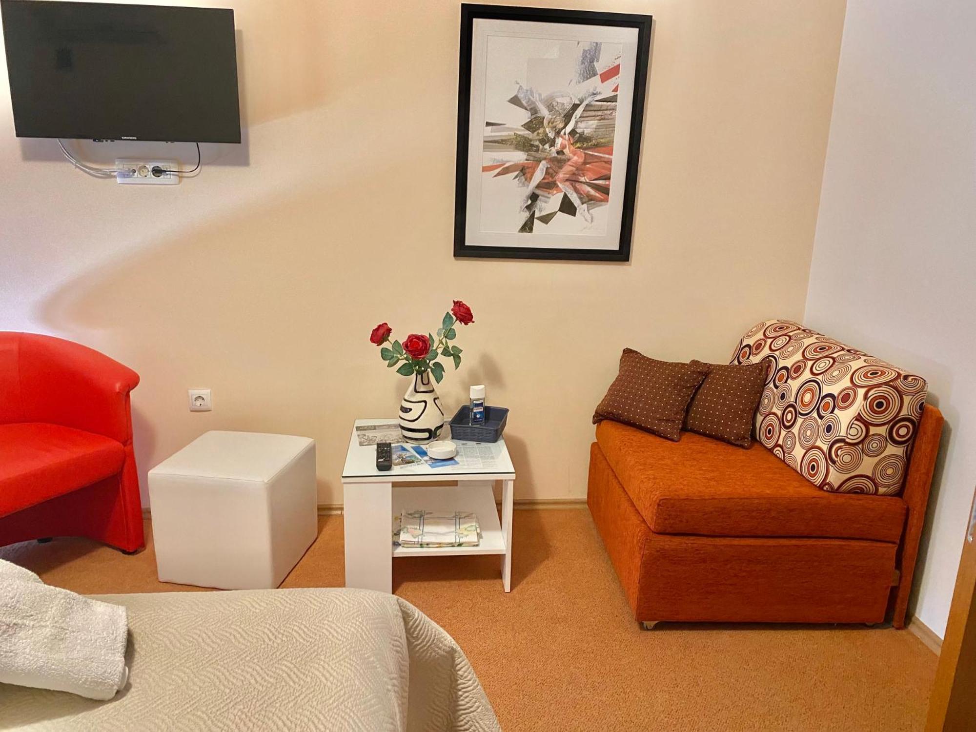 Family Apartments Vesna- 100 M Beach -Center Цриквениця Екстер'єр фото