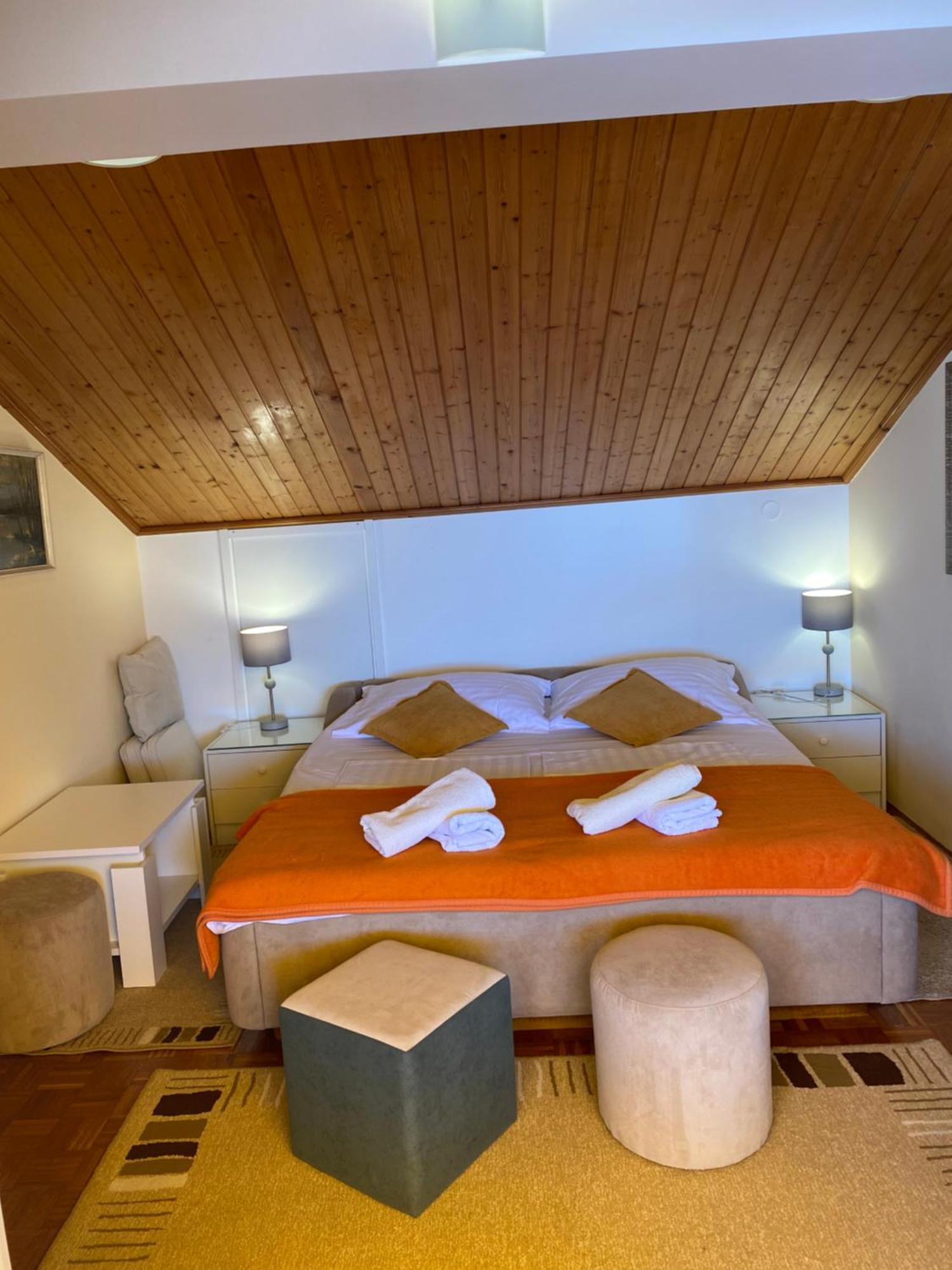 Family Apartments Vesna- 100 M Beach -Center Цриквениця Екстер'єр фото