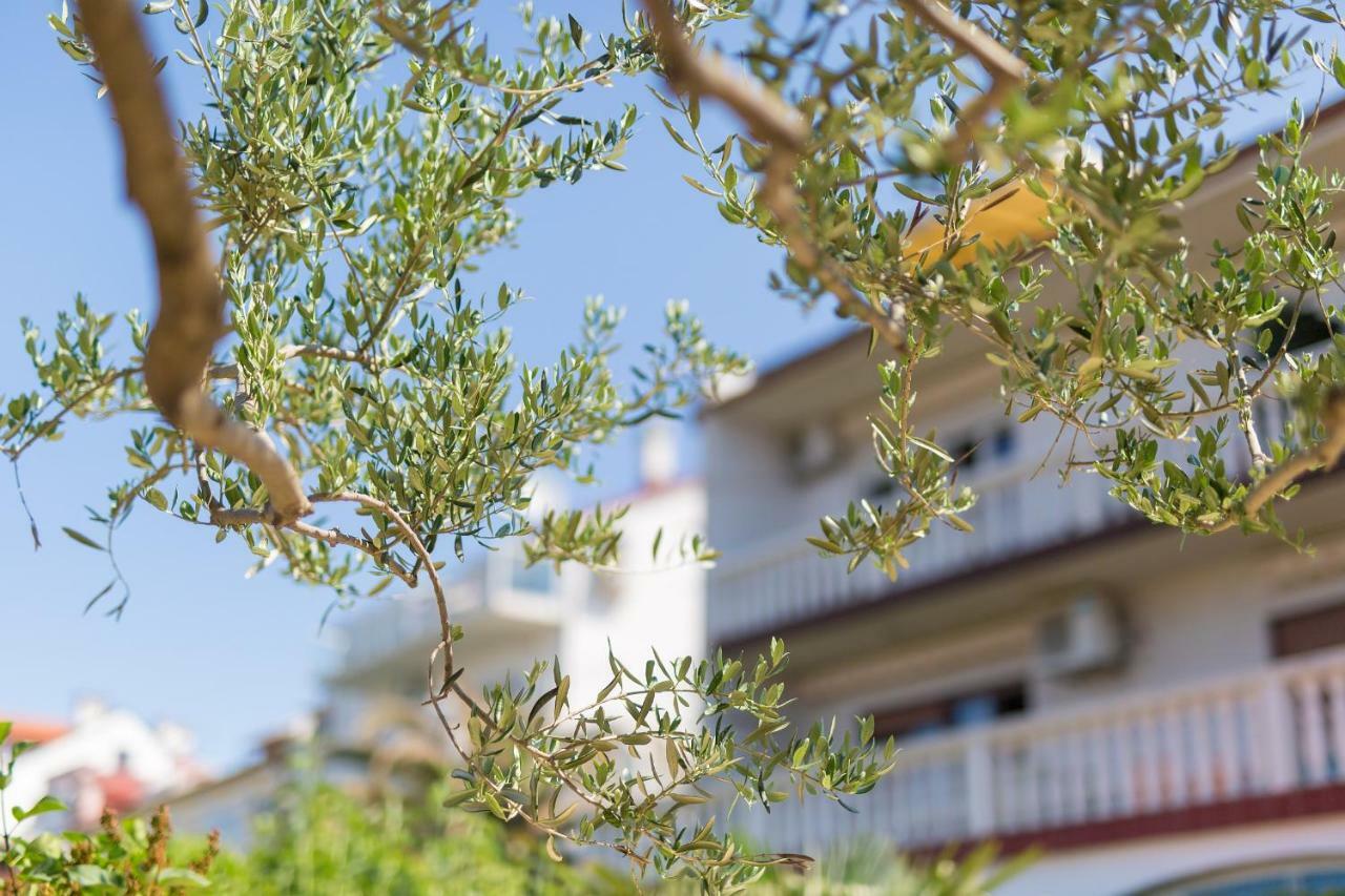 Family Apartments Vesna- 100 M Beach -Center Цриквениця Екстер'єр фото