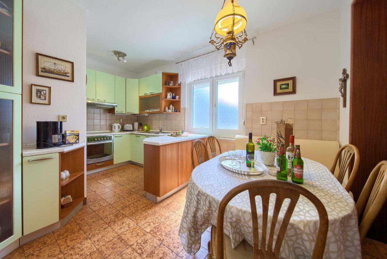 Family Apartments Vesna- 100 M Beach -Center Цриквениця Екстер'єр фото