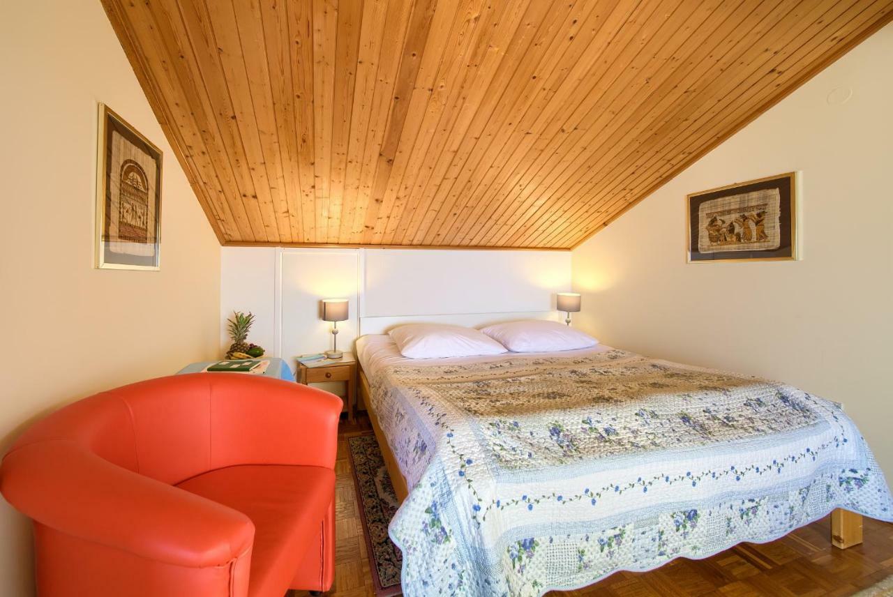 Family Apartments Vesna- 100 M Beach -Center Цриквениця Екстер'єр фото