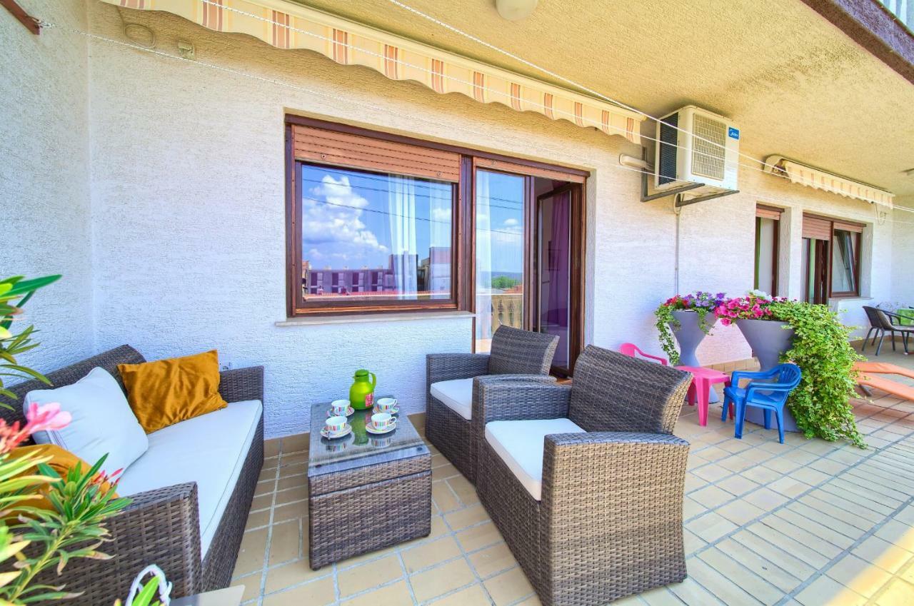 Family Apartments Vesna- 100 M Beach -Center Цриквениця Екстер'єр фото